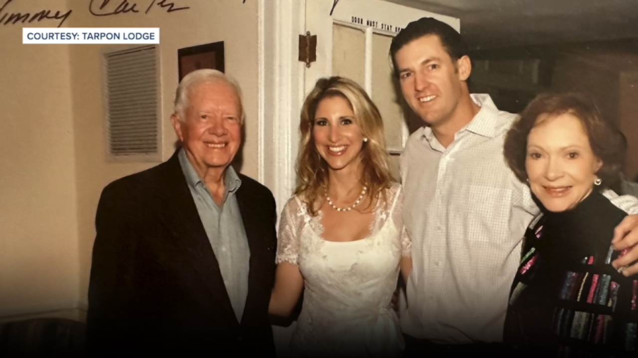 Jimmy and Rosalynn Carter pose for a photo w with Rob and Jessica Wells.
